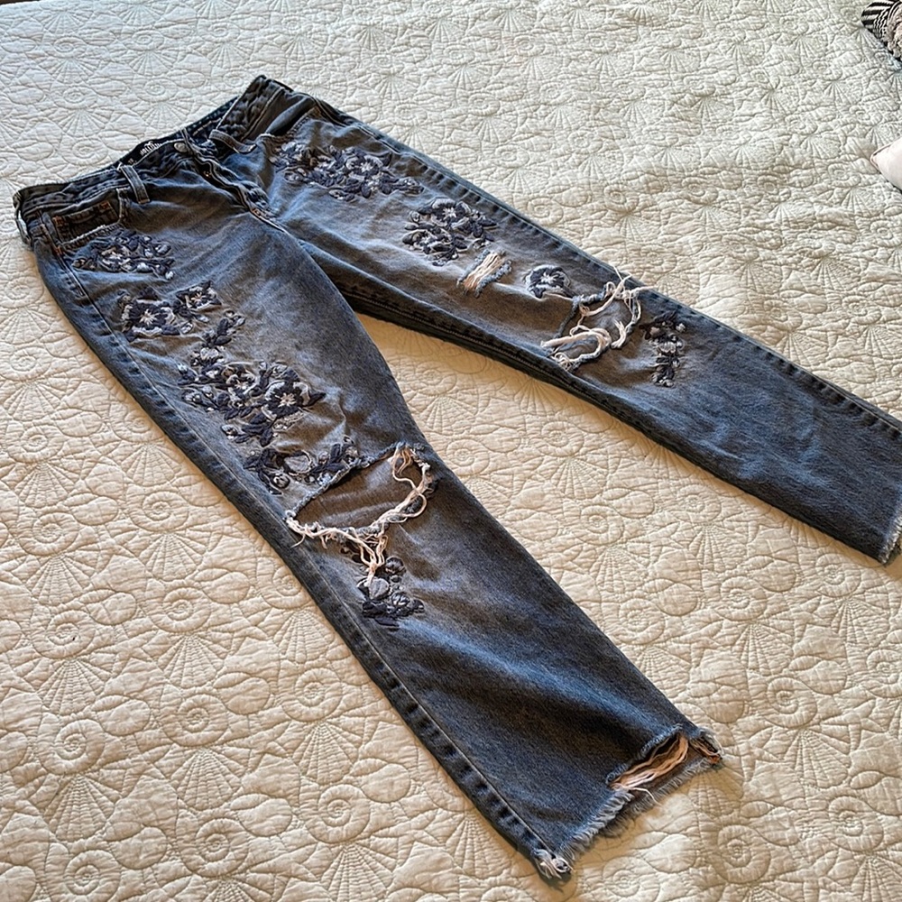Hollister High Rise Vintage Straight Embroidered Flower Jeans